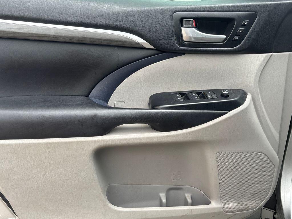used 2017 Toyota Highlander car, priced at $21,969