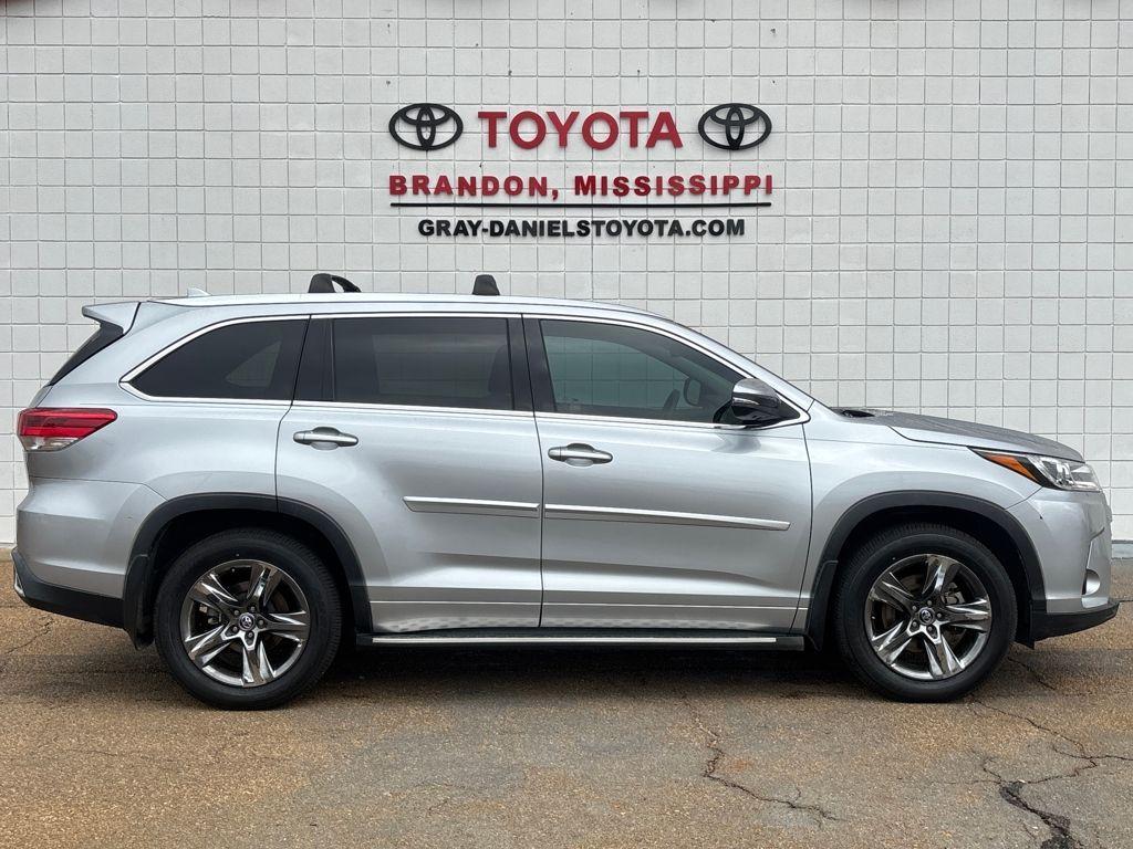 used 2017 Toyota Highlander car, priced at $21,969