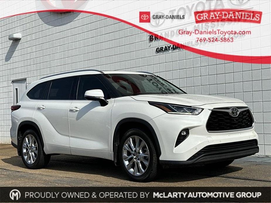 used 2020 Toyota Highlander car, priced at $26,450