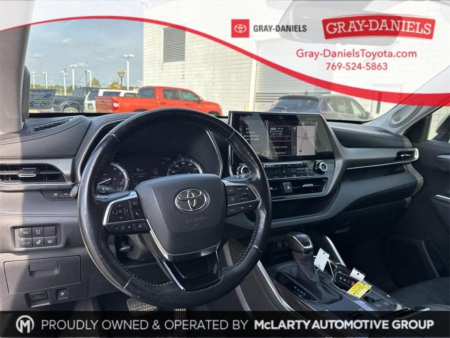 used 2020 Toyota Highlander car, priced at $26,450