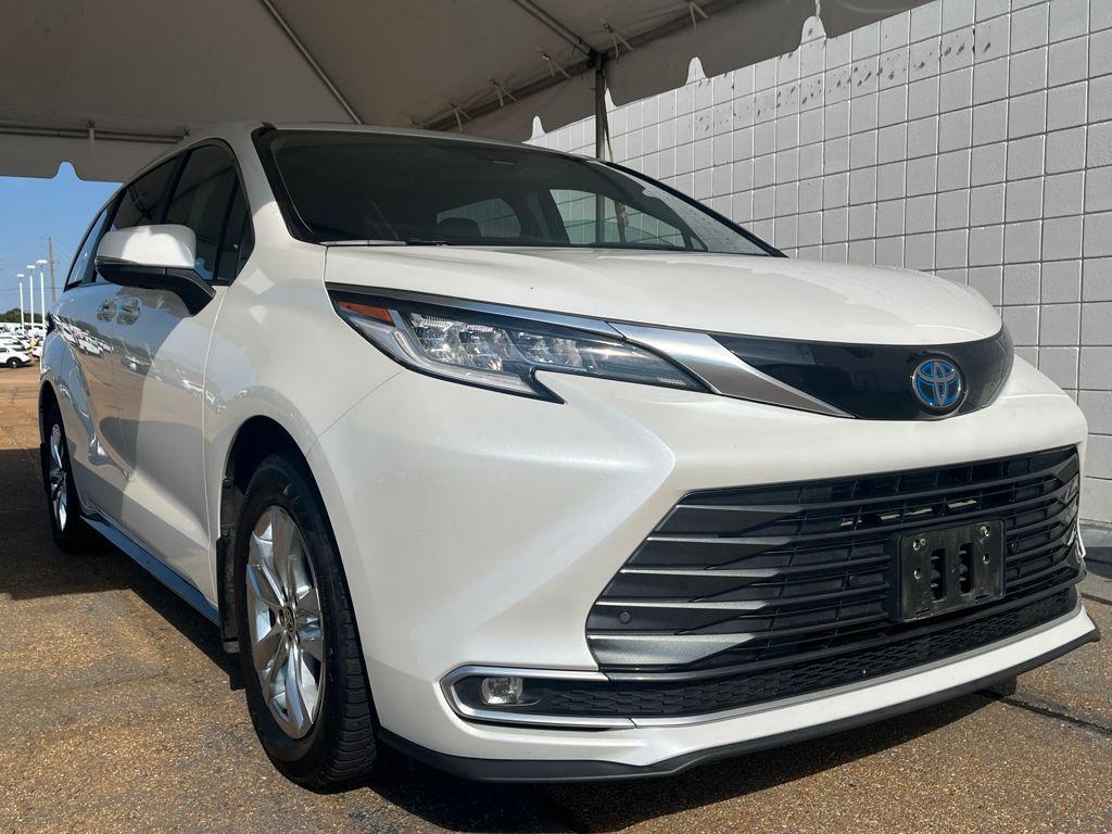 used 2024 Toyota Sienna car, priced at $46,686