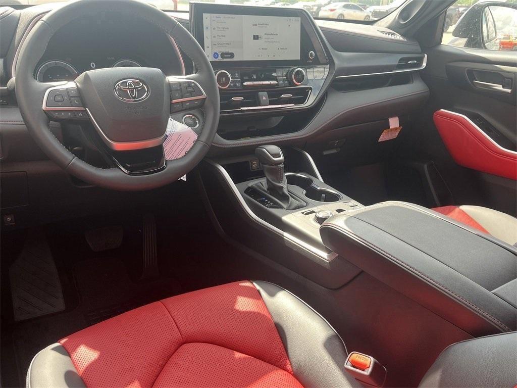 new 2025 Toyota Highlander car, priced at $52,704