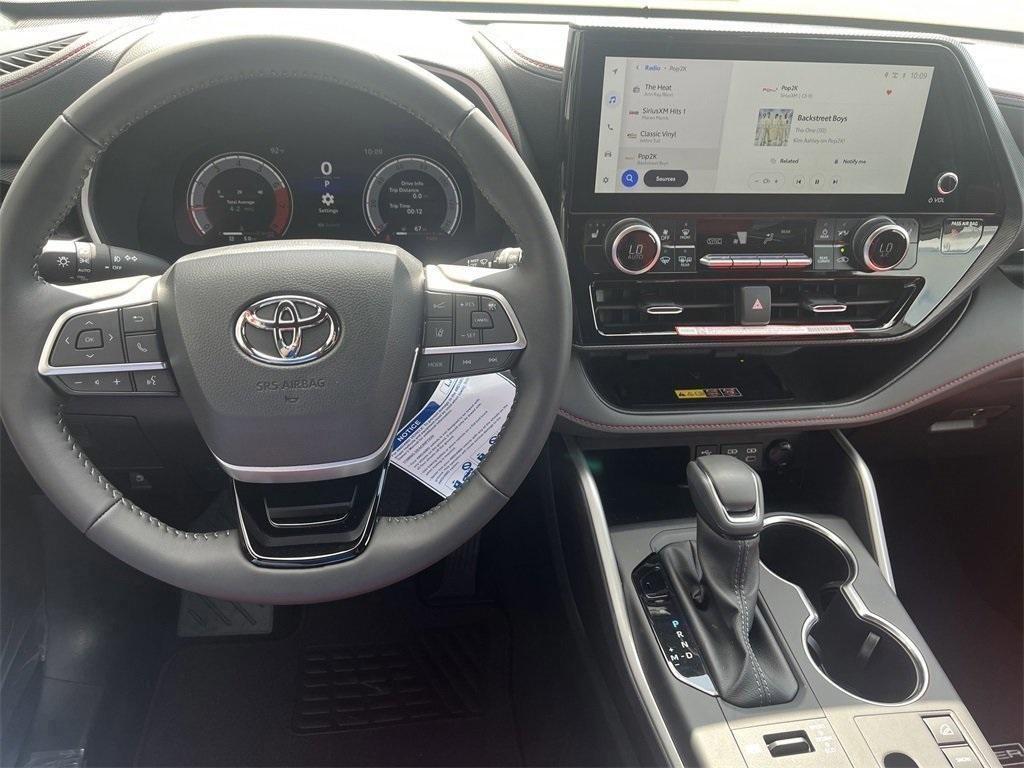 new 2025 Toyota Highlander car, priced at $52,704