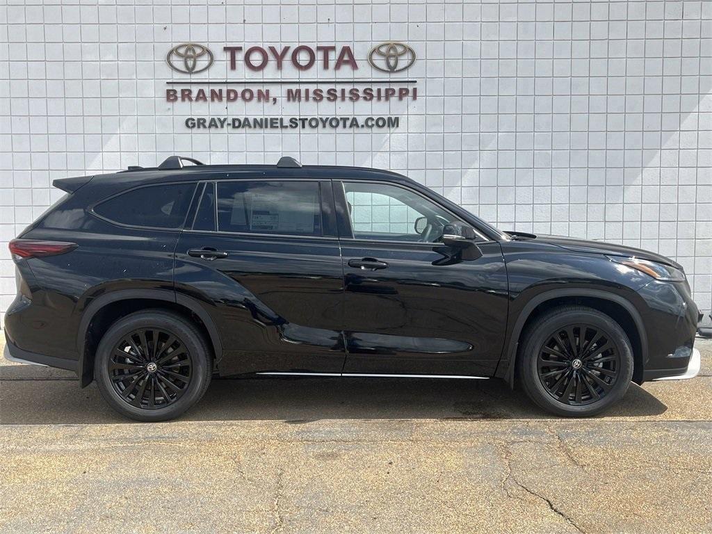 new 2025 Toyota Highlander car, priced at $52,704