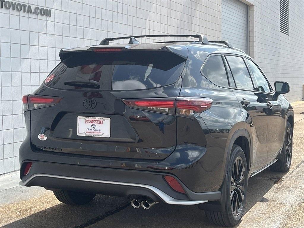 new 2025 Toyota Highlander car, priced at $52,704