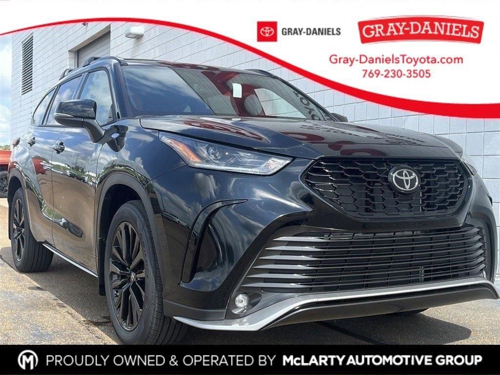 new 2025 Toyota Highlander car, priced at $52,704