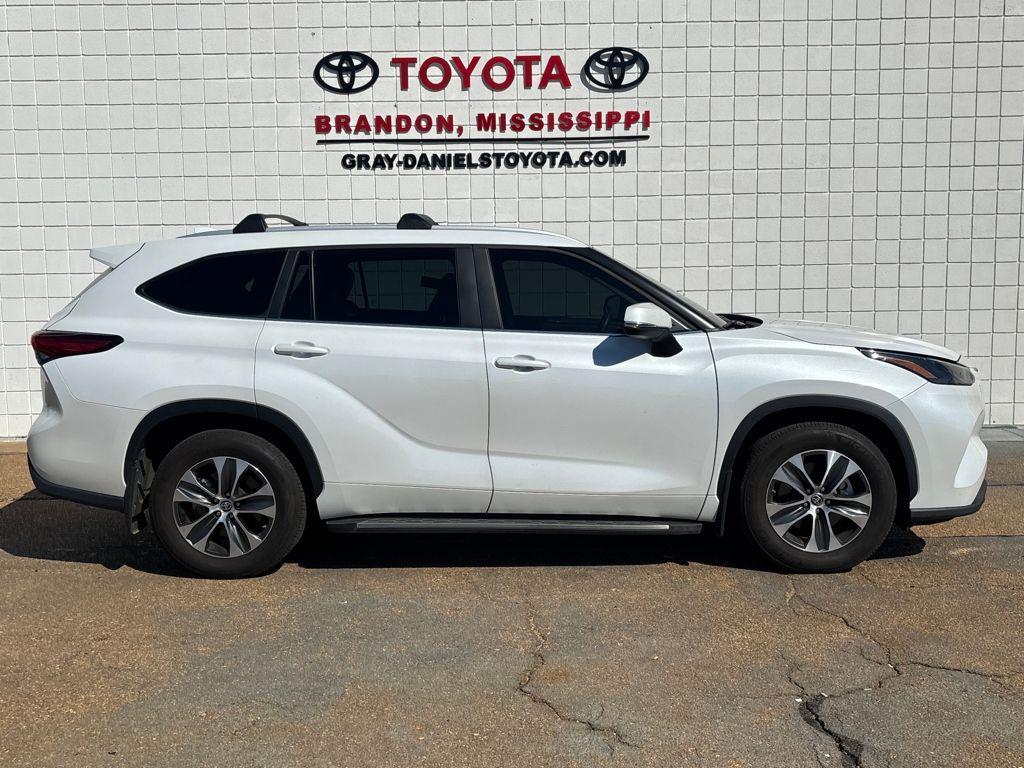 used 2023 Toyota Highlander car, priced at $33,670