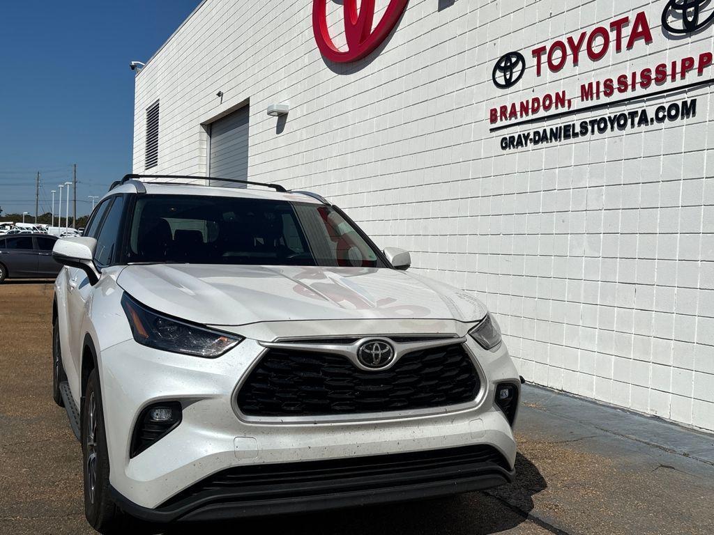 used 2023 Toyota Highlander car, priced at $33,670