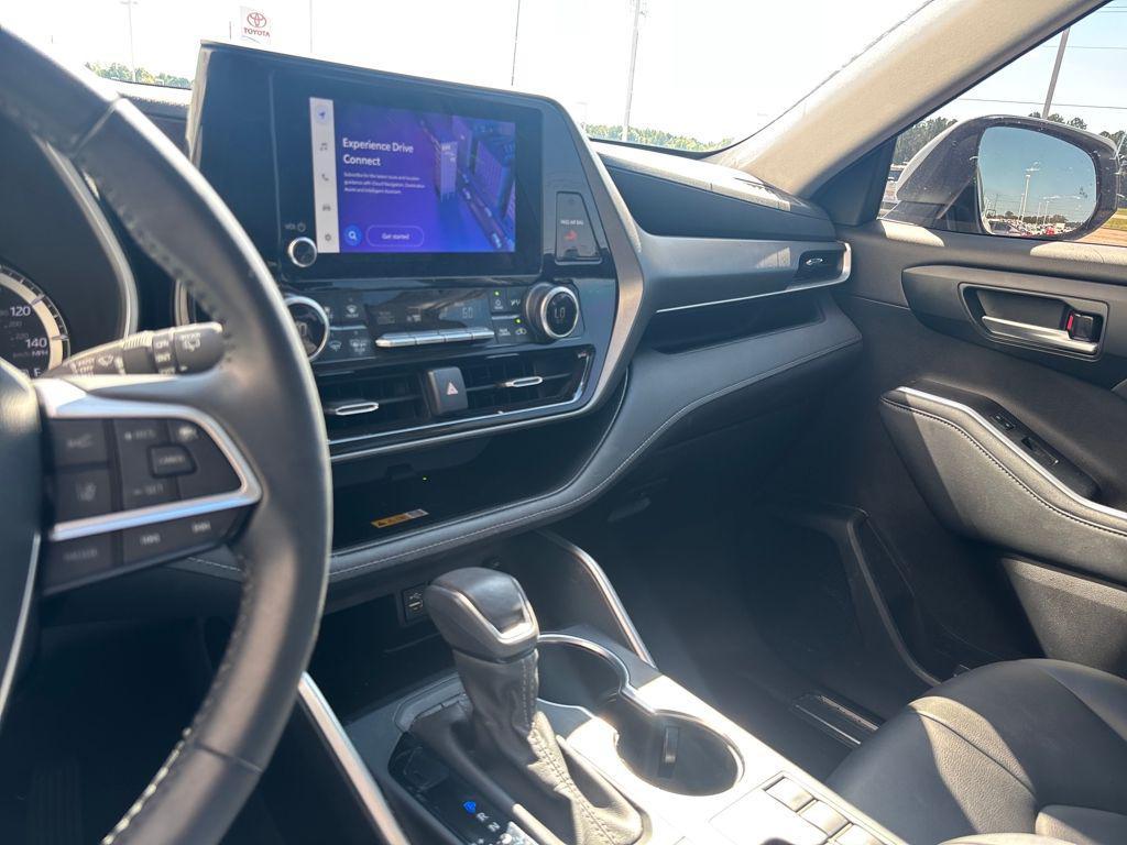 used 2023 Toyota Highlander car, priced at $33,670