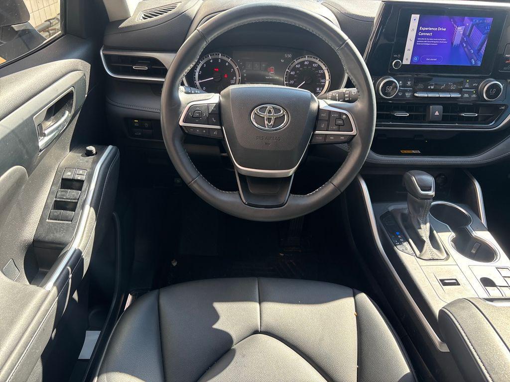 used 2023 Toyota Highlander car, priced at $33,670
