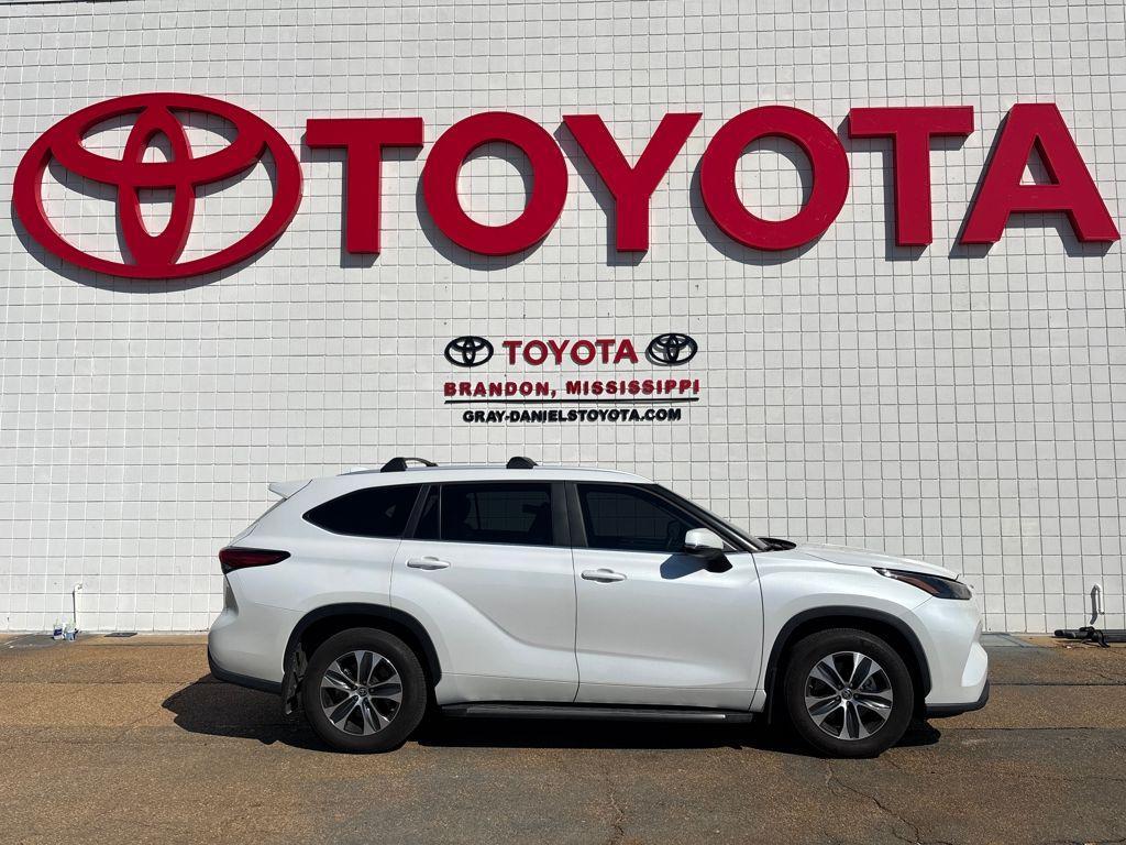 used 2023 Toyota Highlander car, priced at $33,670