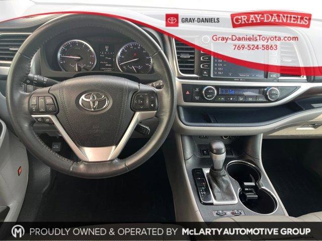 used 2015 Toyota Highlander car, priced at $14,257