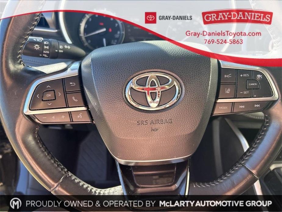 used 2020 Toyota Highlander car, priced at $26,142