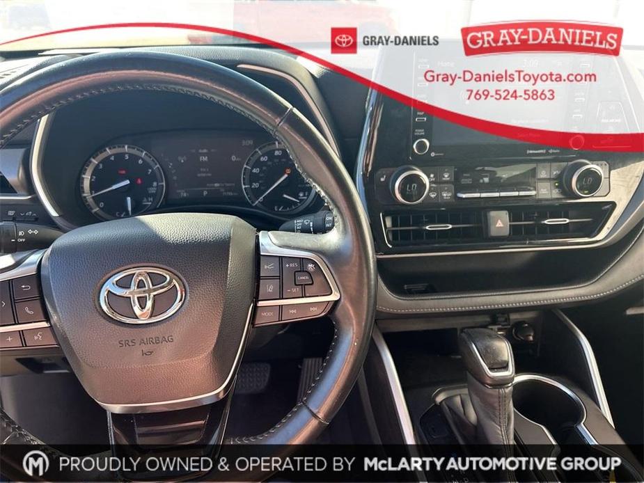 used 2020 Toyota Highlander car, priced at $26,142