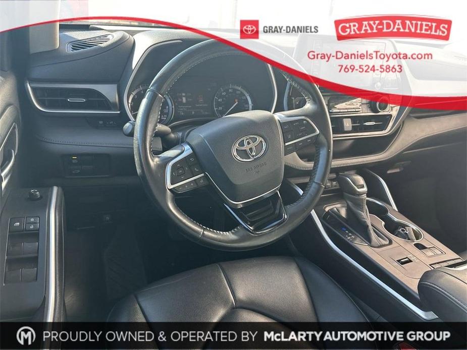 used 2020 Toyota Highlander car, priced at $26,142