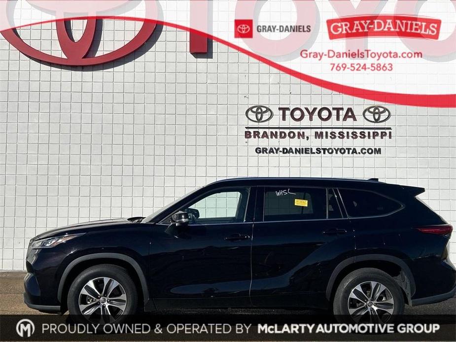 used 2020 Toyota Highlander car, priced at $26,142