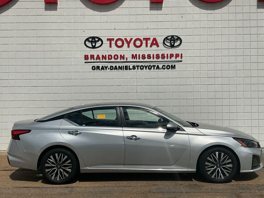 used 2023 Nissan Altima car, priced at $15,901