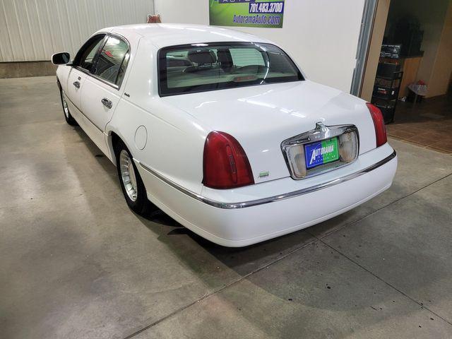 used 2000 Lincoln Town Car car, priced at $5,800