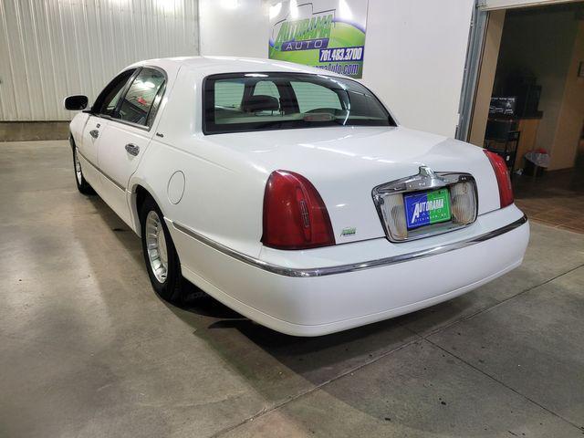used 2000 Lincoln Town Car car, priced at $5,800