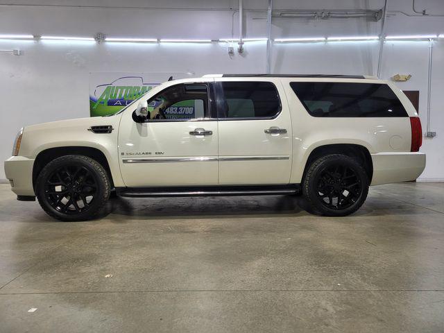 used 2009 Cadillac Escalade ESV car, priced at $15,400