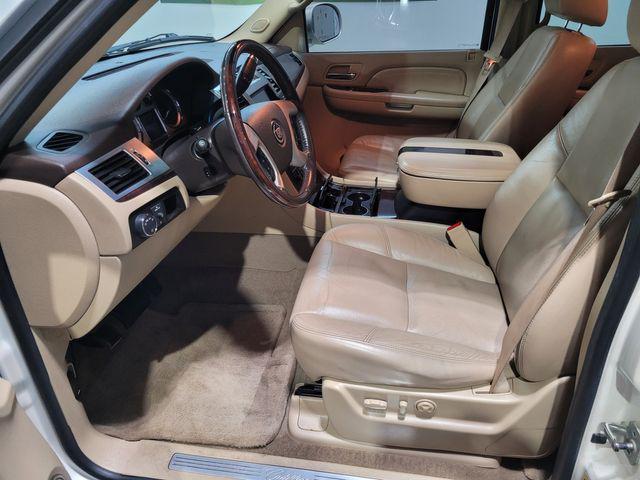 used 2009 Cadillac Escalade ESV car, priced at $15,400