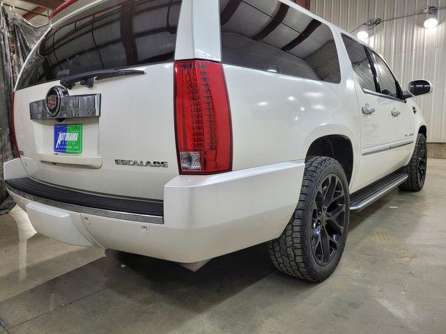 used 2009 Cadillac Escalade ESV car, priced at $15,400