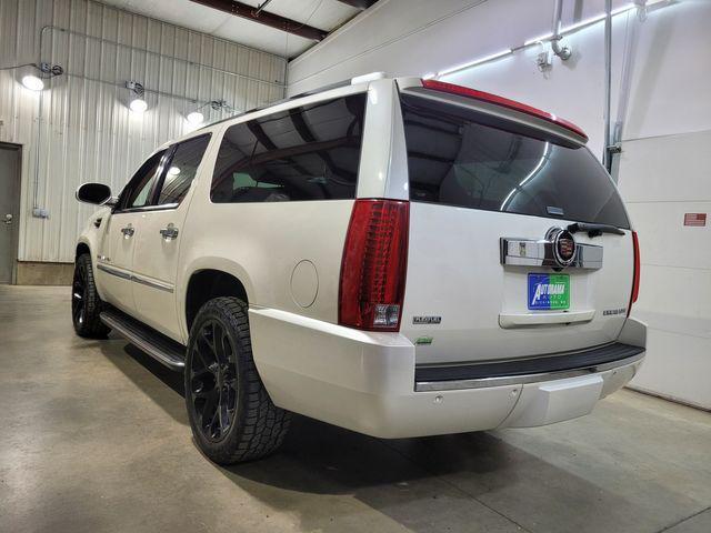 used 2009 Cadillac Escalade ESV car, priced at $15,400