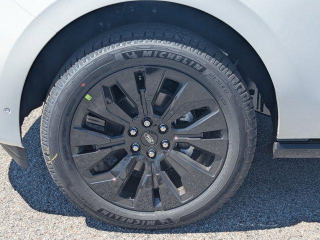 new 2025 Ford Expedition car, priced at $80,034