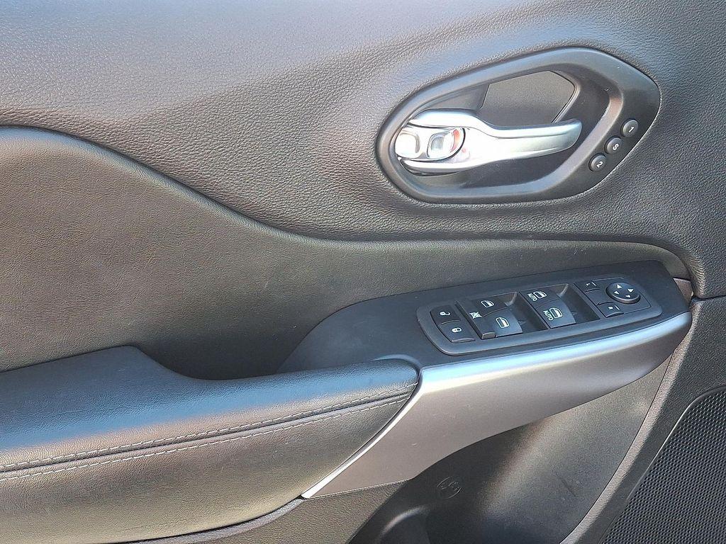 used 2022 Jeep Cherokee car, priced at $21,795