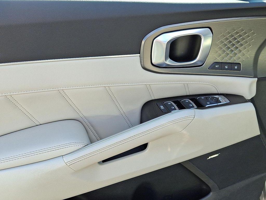 used 2022 Kia Sorento Plug-In Hybrid car, priced at $30,995