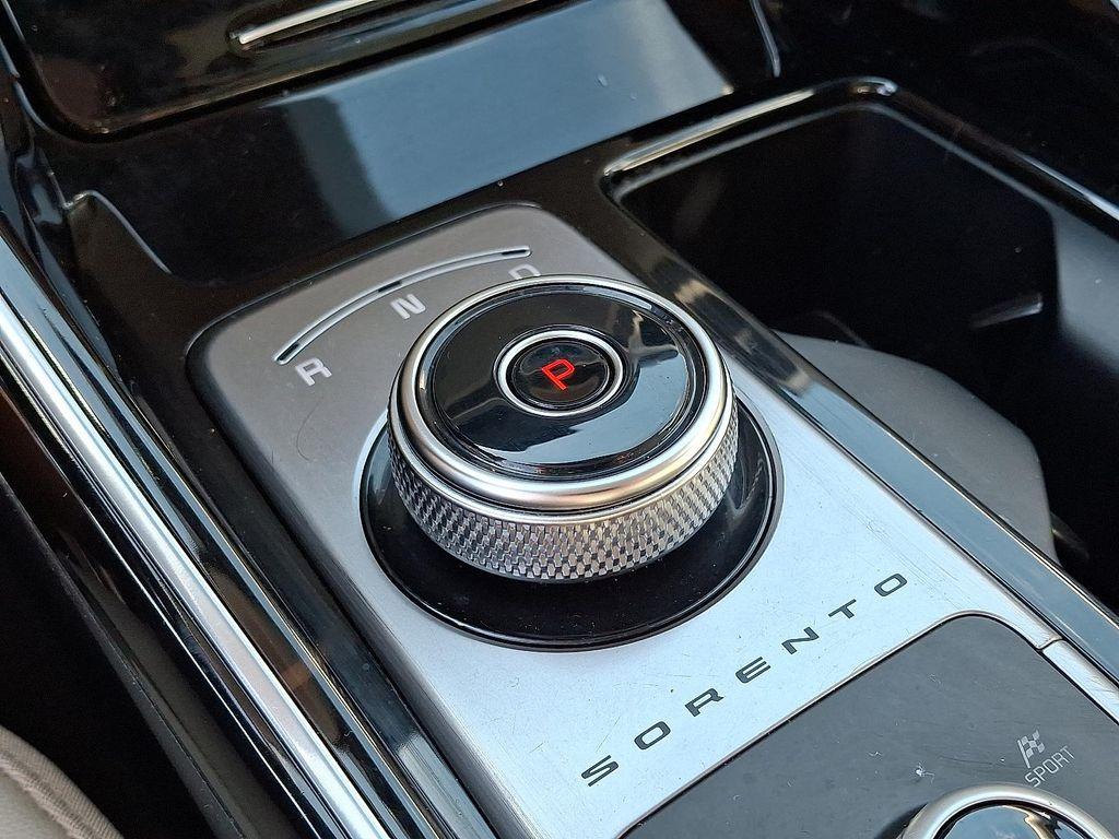 used 2022 Kia Sorento Plug-In Hybrid car, priced at $30,995