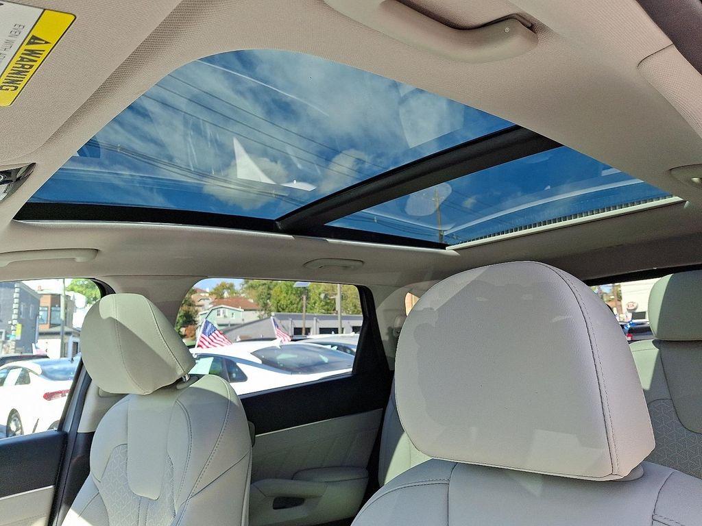 used 2022 Kia Sorento Plug-In Hybrid car, priced at $30,995