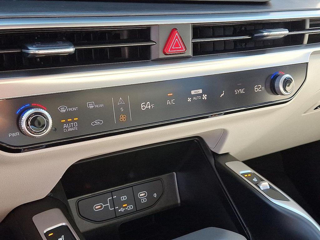 used 2025 Kia Sorento car, priced at $37,999