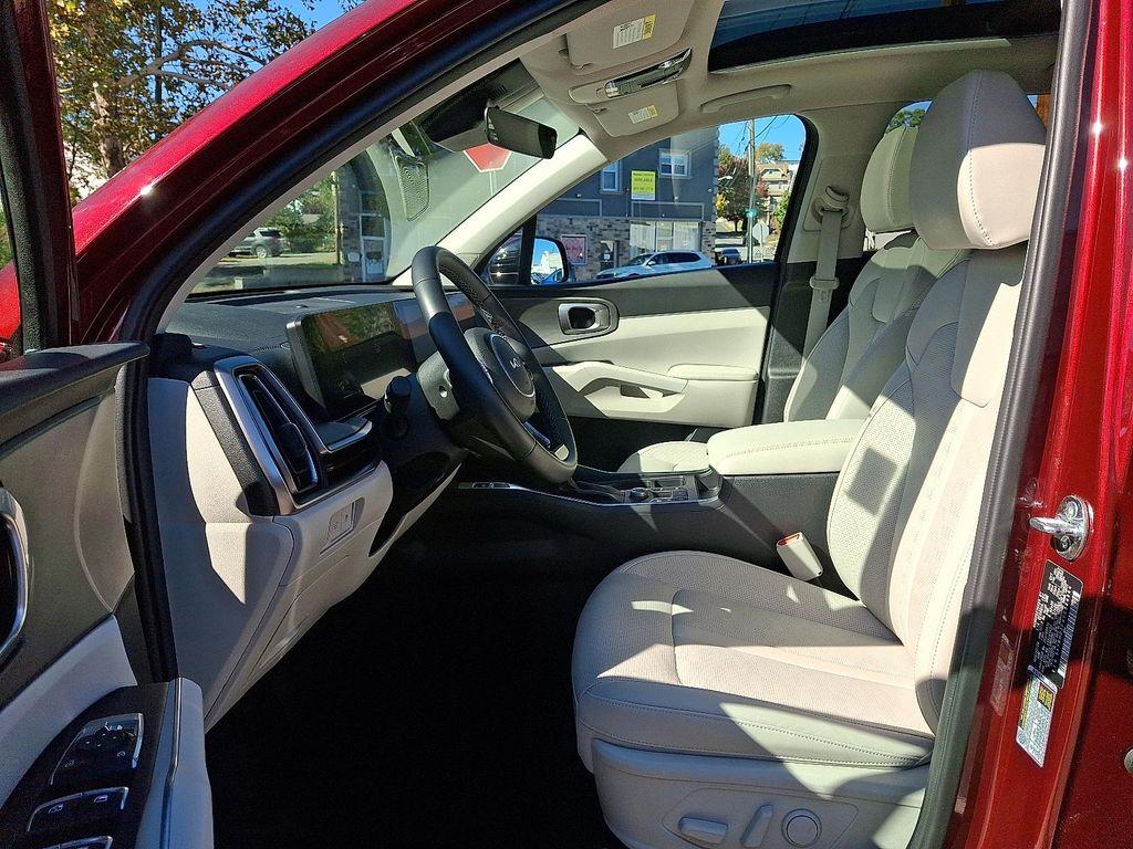used 2025 Kia Sorento car, priced at $37,999