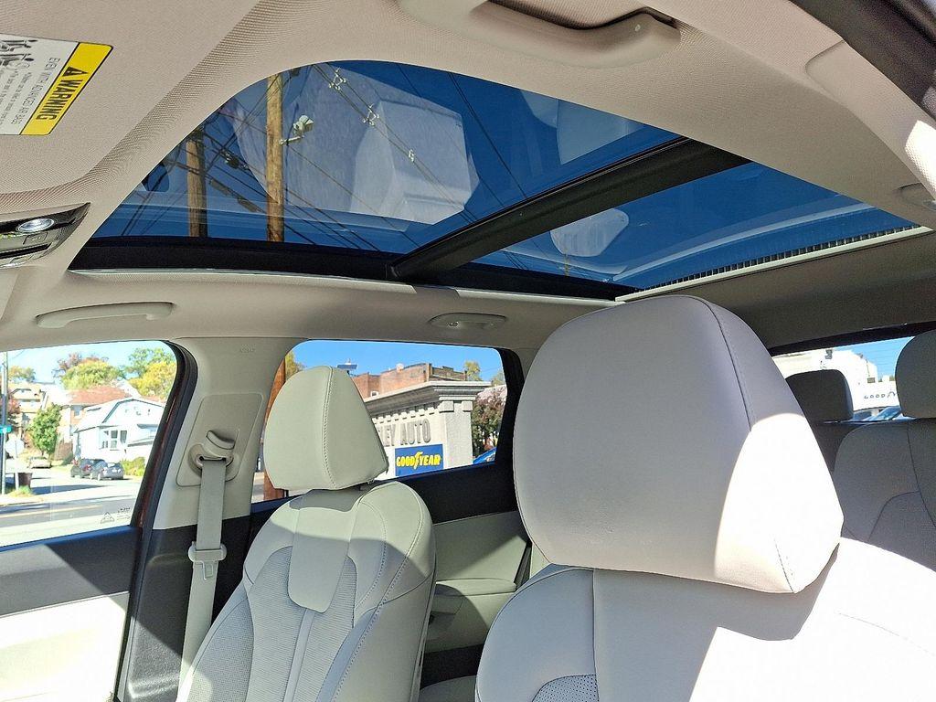 used 2025 Kia Sorento car, priced at $37,999