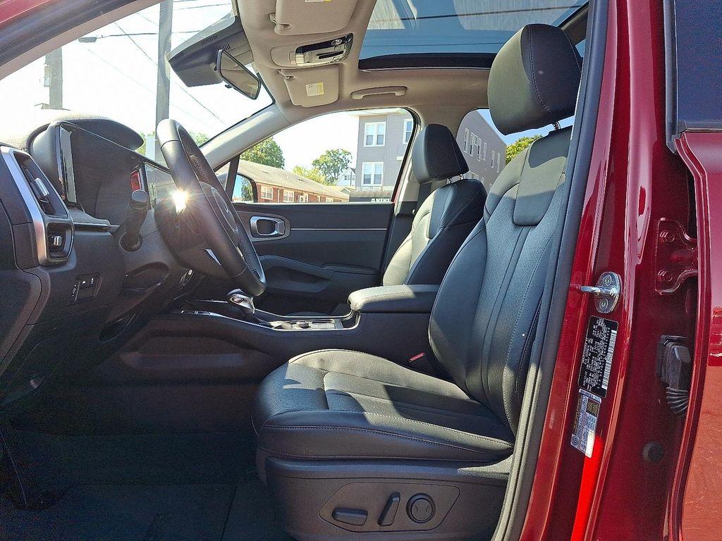 used 2022 Kia Sorento car, priced at $28,495