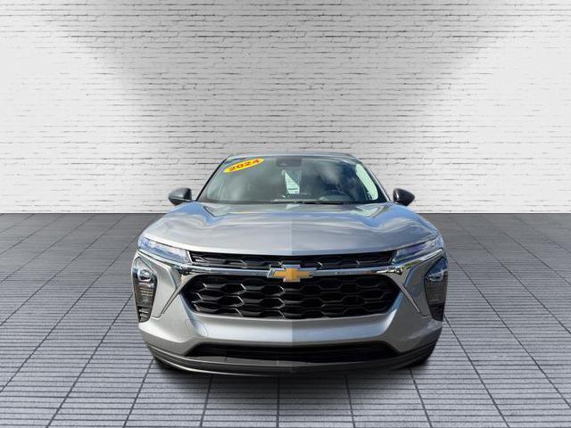 used 2024 Chevrolet Trax car, priced at $17,999