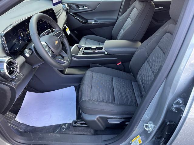 new 2025 Chevrolet Equinox car, priced at $30,490