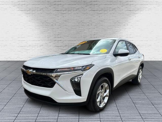 used 2024 Chevrolet Trax car, priced at $20,999