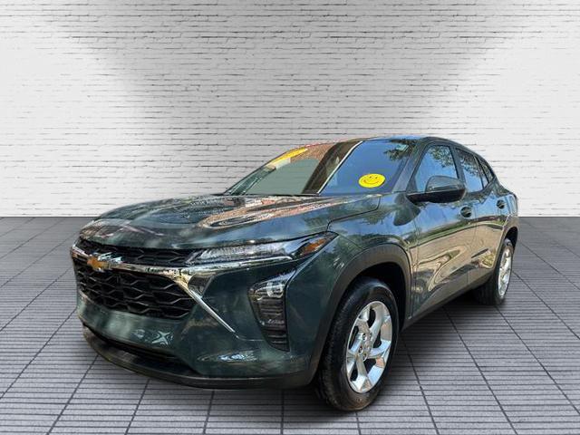 new 2025 Chevrolet Trax car, priced at $22,890