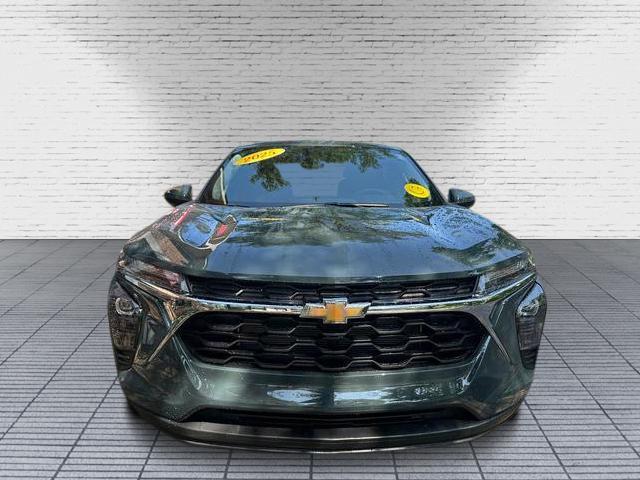 new 2025 Chevrolet Trax car, priced at $22,890