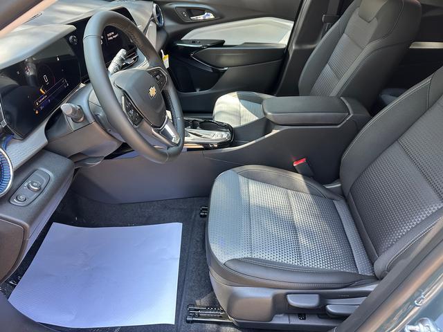 new 2025 Chevrolet Trax car, priced at $22,999