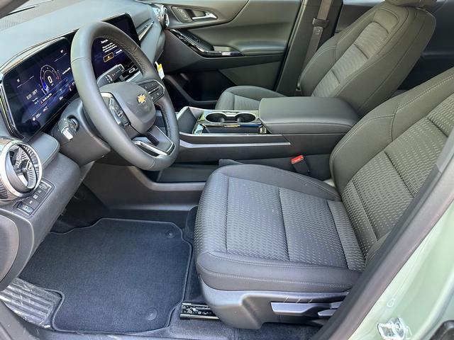 new 2025 Chevrolet Equinox car, priced at $33,490