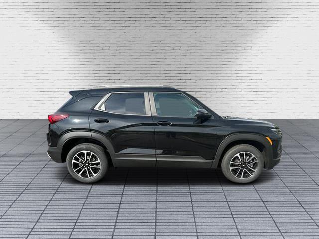 new 2025 Chevrolet TrailBlazer car, priced at $30,320