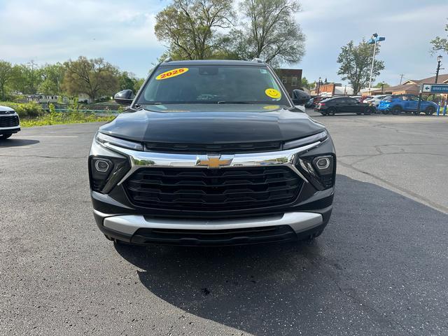 new 2025 Chevrolet TrailBlazer car, priced at $30,320