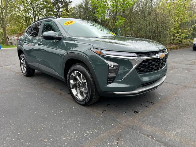 new 2025 Chevrolet Trax car, priced at $25,635