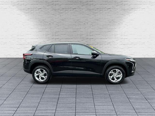 new 2025 Chevrolet Trax car, priced at $23,535