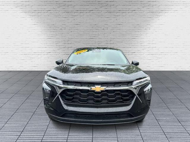 new 2025 Chevrolet Trax car, priced at $23,535