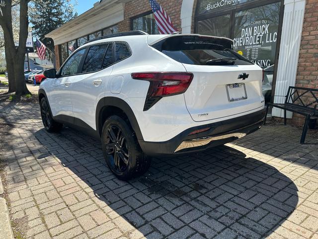 new 2025 Chevrolet Trax car