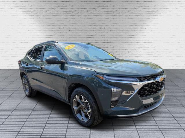 new 2025 Chevrolet Trax car, priced at $21,690